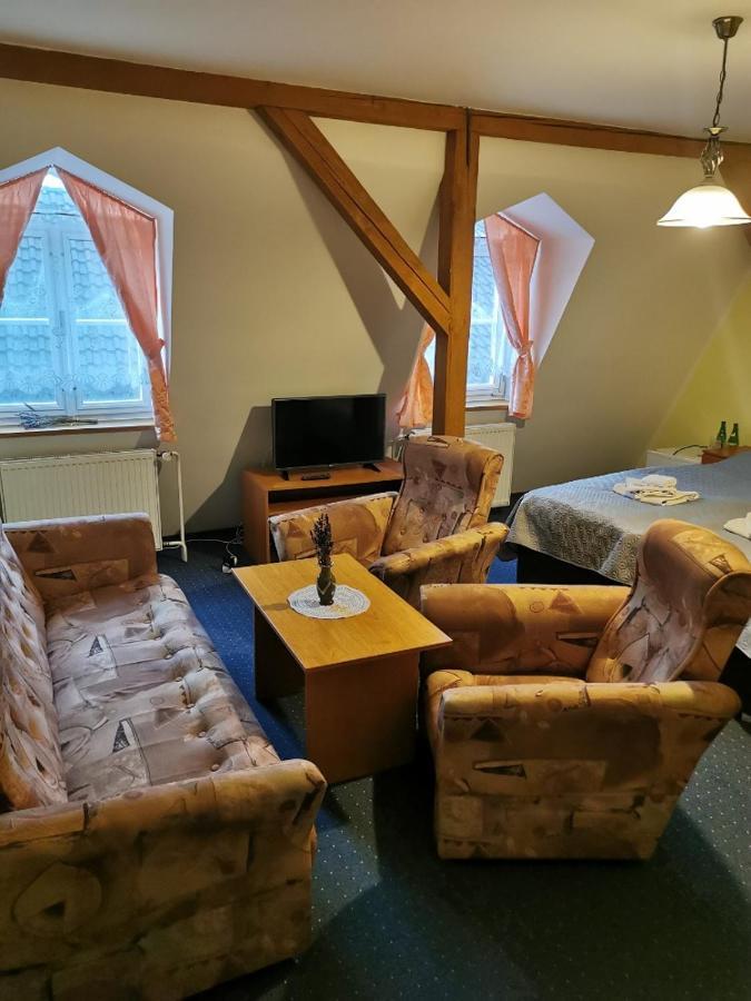 Hotel Alster Jevicko Экстерьер фото