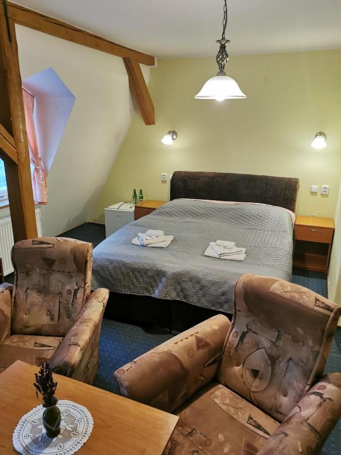 Hotel Alster Jevicko Экстерьер фото