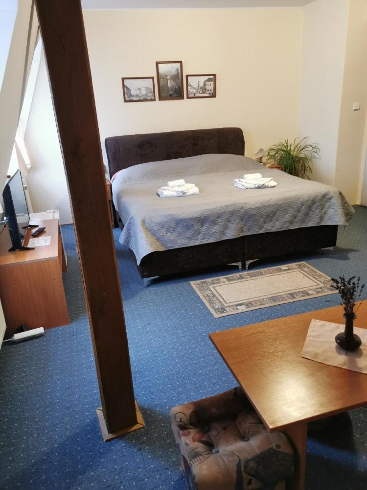 Hotel Alster Jevicko Экстерьер фото