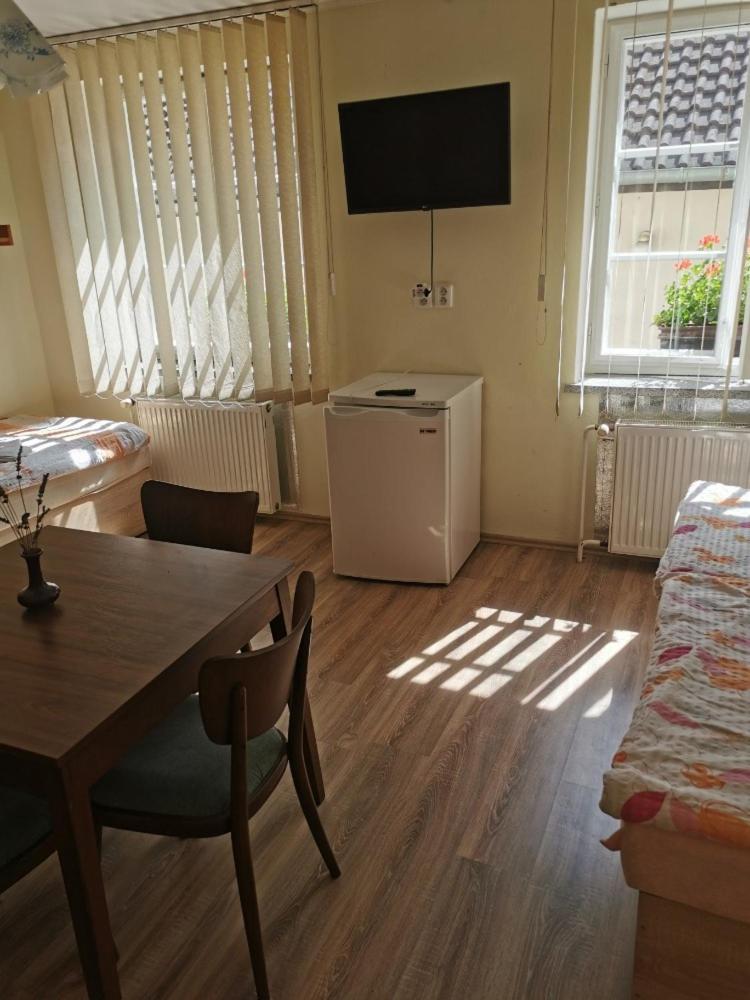 Hotel Alster Jevicko Экстерьер фото