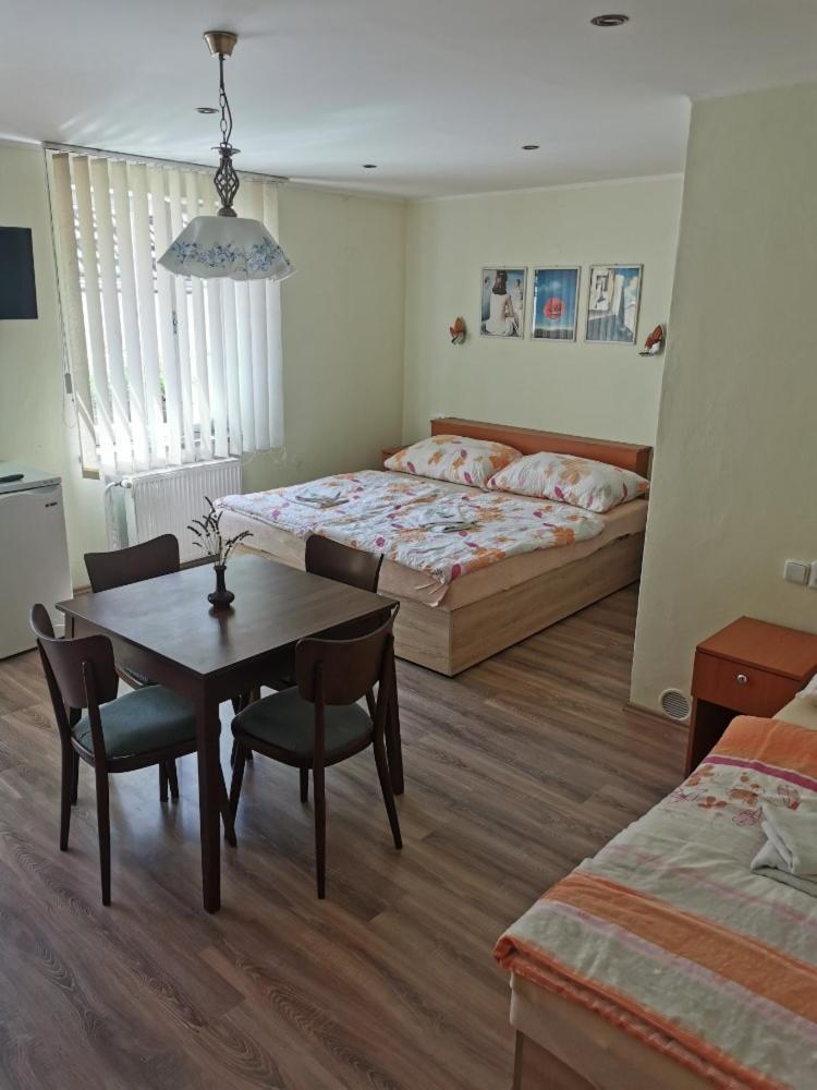 Hotel Alster Jevicko Экстерьер фото